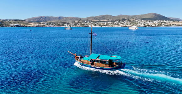 Paros: Naoussa Bay Cruise with Snacks and Snorkeling