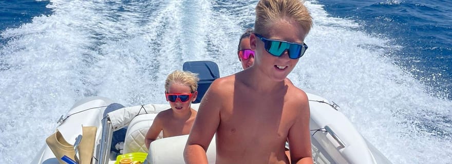 Bateau-taxi vers l'île de Magawish en hors-bord