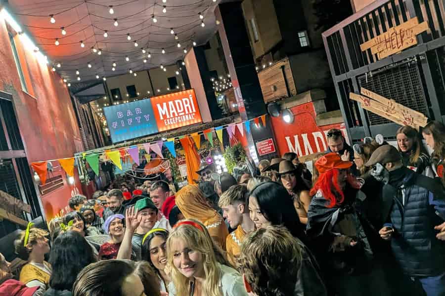 Edinburgh: Kneipentour mit 7 Bars, 7 Shots und Rabatten. Foto: GetYourGuide Edinburgh: Kneipentour mit 7 Bars, 7 Shots und Rabatten. Foto: GetYourGuide