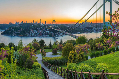 Istanbul : Visite d&#039;une journée à deux côtés de la ville avec déjeuner et tour en bateau