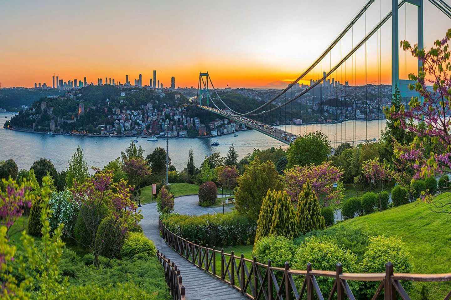 Istanbul Europe&Asian Sides Full Day Tour-with Boat & Lunch