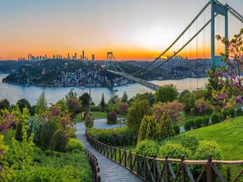 Istanbul: Tour di un giorno intero di 2 lati della città con pranzo e tour in barca