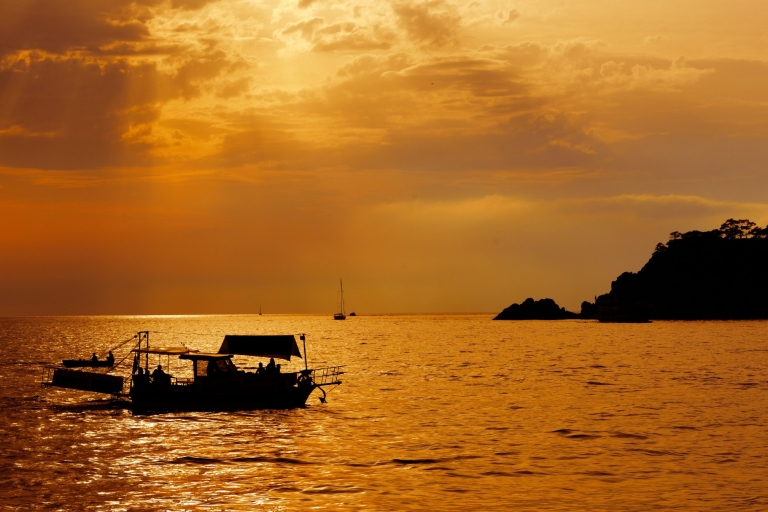 Bodrum: prywatna wycieczka łodzią o zachodzie słońca z kolacjąBodrum: prywatna wycieczka łodzią o zachodzie słońca z opcjonalną kolacją