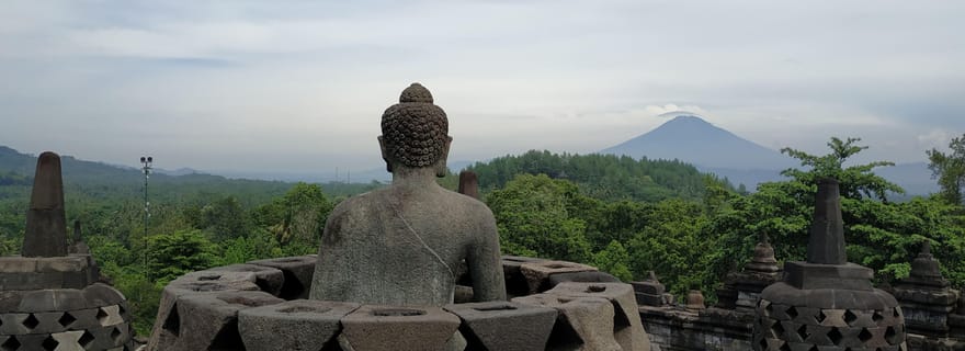 Voiture privée à Yogyakarta : visite d'une journée des temples de Borobudur et Prambanan