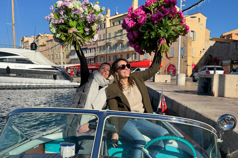 Saint-Tropez: Tour privato in barca classica RIVATour privato di 1 ora in barca classica RIVA
