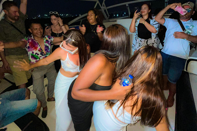 Carthagène : visite de la baie avec open bar, coucher de soleil et discothèqueCarthagène : excursion dans la baie avec open bar, coucher de soleil et soirée disco