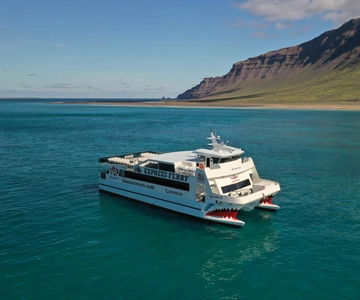 Lanzarote : Ferry vers La Graciosa avec Wi-Fi (parking gratuit)