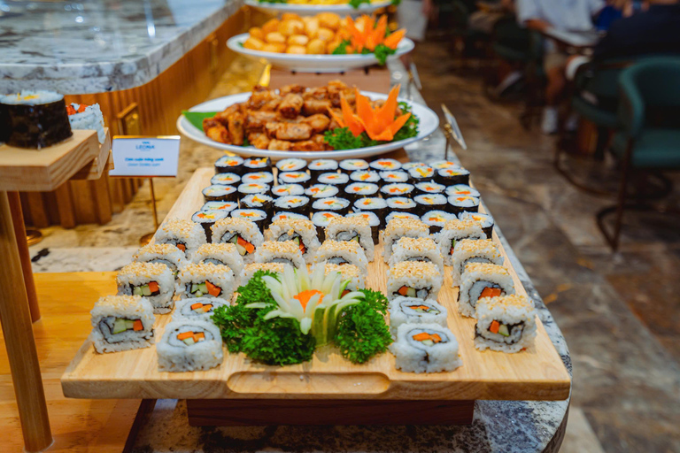 Halong Bay: Leona Dinner Cruise with Fireworks Show