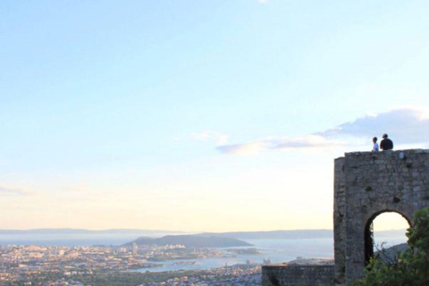 Split: Visita panorámica de la ciudad al atardecer en KlisExcursión nocturna al atardecer en Klis