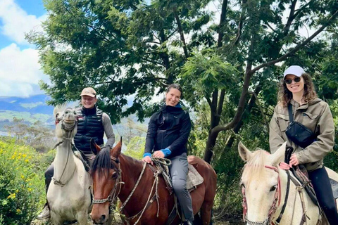 Bogotà: Passeggiata a cavallo tra le colline orientali