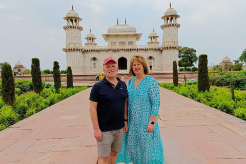 Delhi : excursion privée d'une journée au Taj Mahal et à AgraExcursion avec voiture climatisée, chauffeur et guide