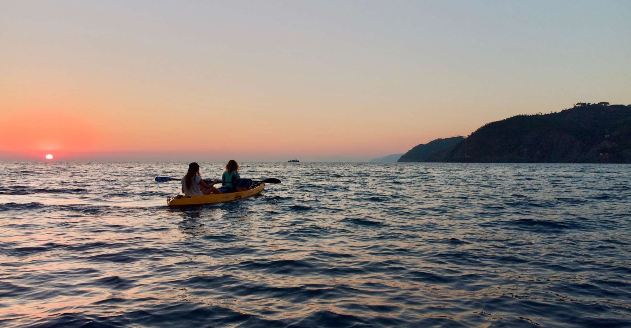 Tour Kayak & Snorkelling a Levanto tramonto, Relax e Natura - Housity