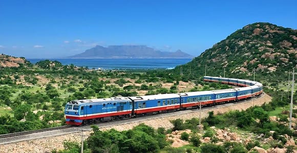 Hanoi–Da Nang: Scenic Train Past Vietnam&#39;s Rivers & Villages