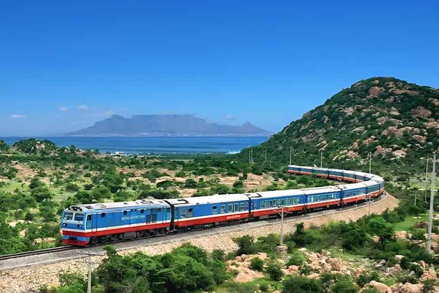 Hanoi–Da Nang: Malerische Zugfahrt durch Vietnam. Foto: GetYourGuide