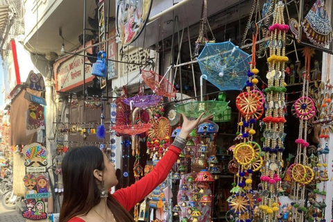 Delhi: Custom Shopping Tour With Car, Guide & Tuk-Tuk Ride Exclusive Wedding Shopping Tour with Expert Female Guide