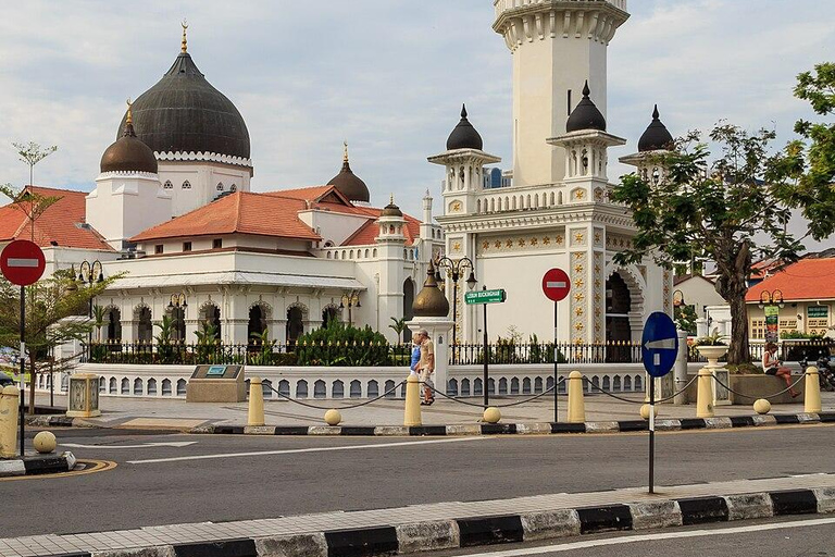 Penang: Georgetown Heritage Tour , Trishaw Ride & transfers