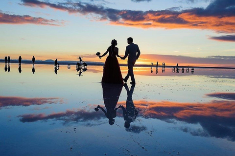 Uyuni: Zoutvlaktes en zonsondergang rondleiding met lunch