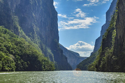 من توكستلا: تشياباس، ناتوراليزا، كولتورا واي ماجيا جويادو