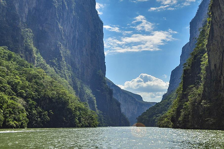 من توكستلا: تشياباس، ناتوراليزا، كولتورا واي ماجيا جويادو