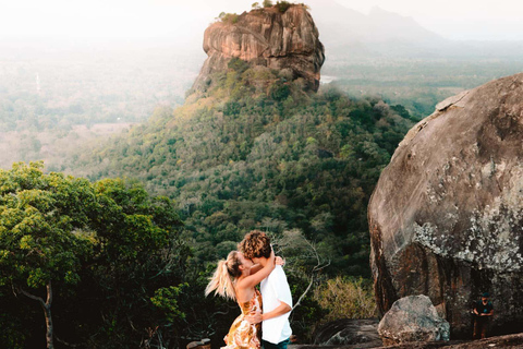 Von Negombo aus: Pidurangala Rock und Minneriya National Park