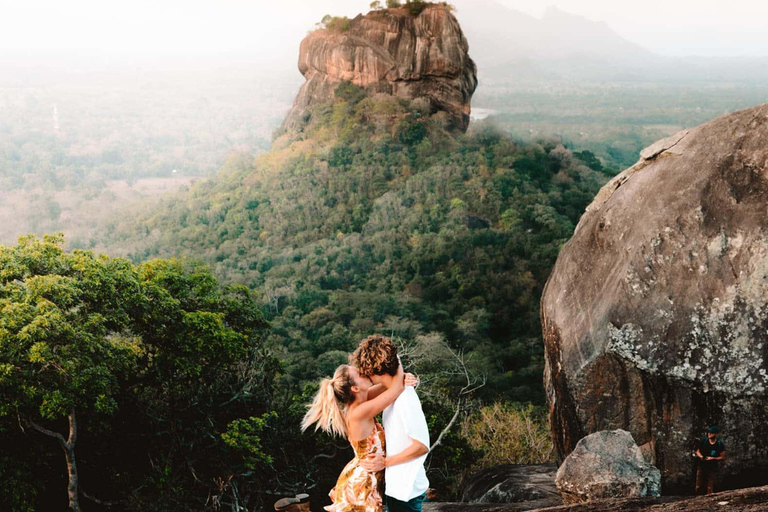 Von Negombo aus: Pidurangala Rock und Minneriya National Park