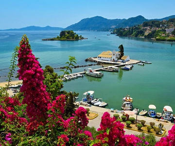Corfu Cruise Port: City Highlights tour & Old Town visit