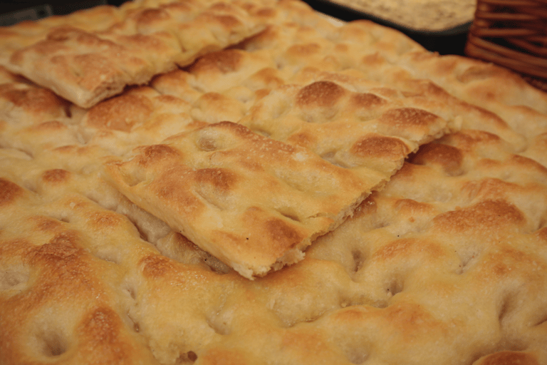 1.5 Hour Food Guided Tour & Sightseeing in Genoa English