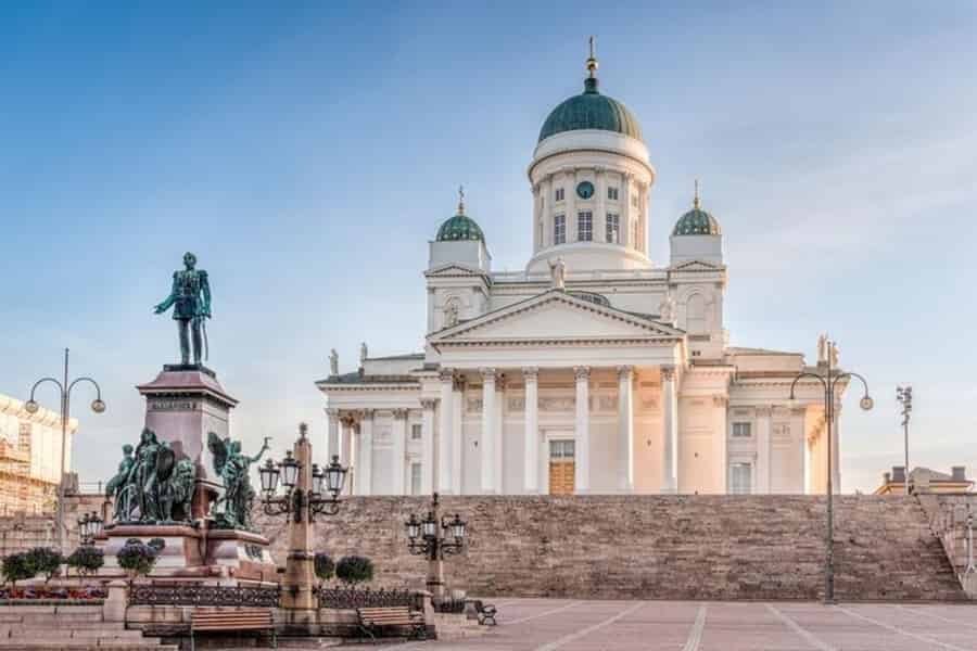Helsinki: Sehenswürdigkeiten, die man gesehen haben muss Geführter Rundgang. Foto: GetYourGuide Helsinki: Sehenswürdigkeiten, die man gesehen haben muss Geführter Rundgang. Foto: GetYourGuide