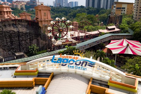 Kuala Lumpur: Sunway Lagoon Ticket & 1-Way Transfer