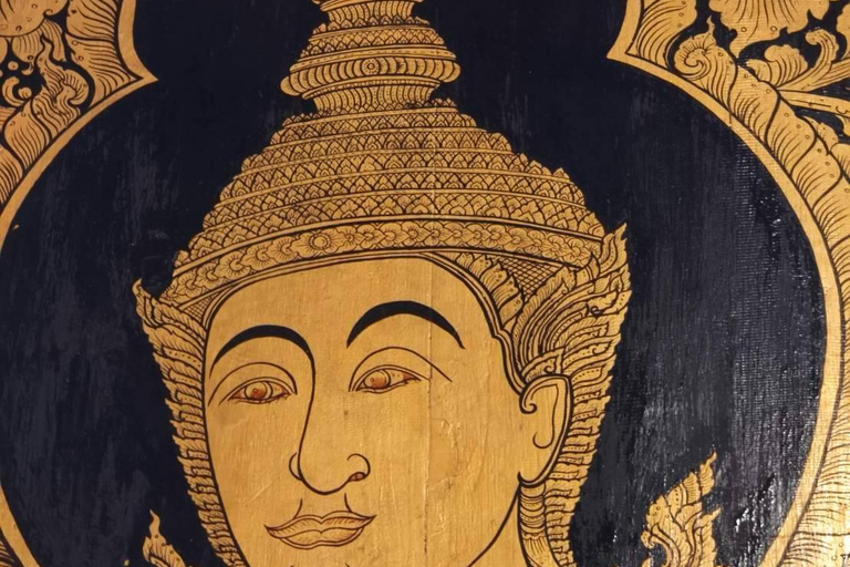 Chiang Mai: Old City Walking Tour with Temples & History Small Group Without Entry Fees