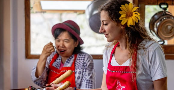 Chiang Mai: Mae Kampong Jungle Hike and Cooking Class
