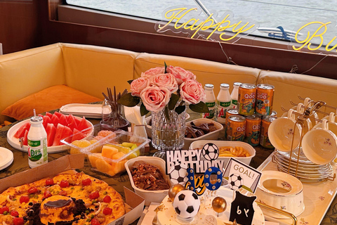 Shanghai: Private 3-Deck Yacht Charter on the Huangpu River 4 Hours Static Mooring