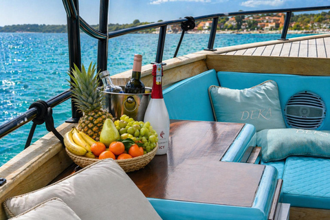 Budva: Panoramic Boat Tour with Snorkeling Budva: Panoramic Boat Tour