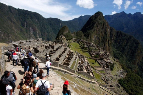 Cusco: 6-tägige geführte Tour mit Machu Picchu und Regenbogen ...