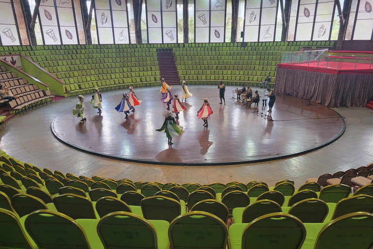Giraffe Center, Blixen Museum, & Traditional Dance Show Tour