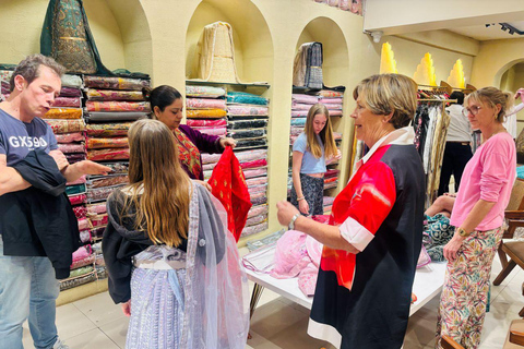 Delhi: Guided Shopping Tour Experience with Female Expert Exclusive Full-Day Shopping Tour with Female Expert Guide
