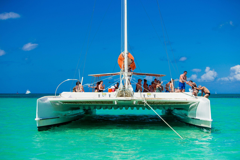 From Bayahíbe: Saona Island Catamaran Cruise with Buffet From Punta Cana: Saona Island Catamaran Cruise with Buffet
