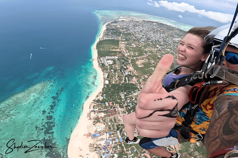 Skydive Zanzibar - Paracaidismo en tándemParacaidismo en Zanzíbar