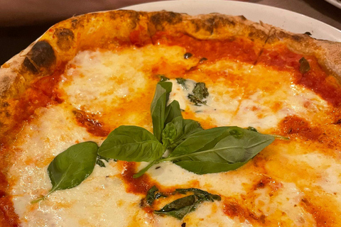 Naples: Pizza and tiramisu making class with fine wine