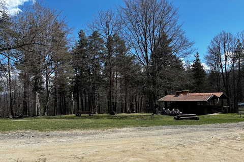 Tsari Mali Grad, Belchin Hut, tour per piccoli gruppi da SofiaEscursione a Sofia a Tsari Mali Grad vs Belchinski Rai Hut