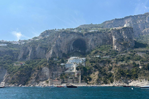 Excursão de 1 dia em grupo de Amalfi a Positano com almoço