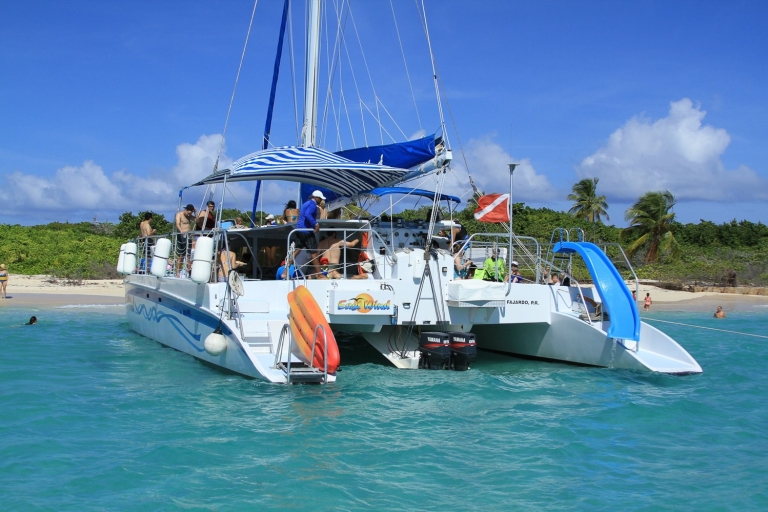 De Fajardo: excursion d'une journée en catamaran sur l'île d'IcacosCatamaran à l'île d'Icacos avec transport