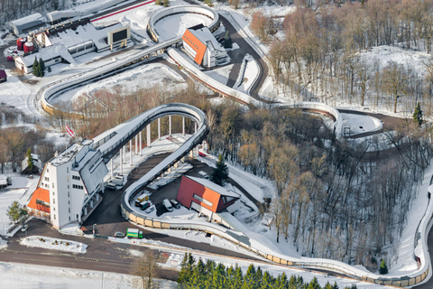 Experiência de passeio em pista de Bobsleigh e luge na LetôniaBob Profissional