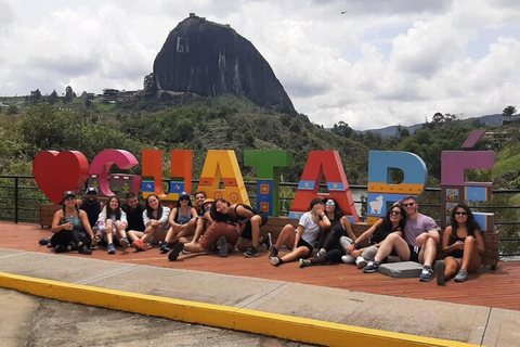 Desde Medellín: Tour Privado al Peñol y Represa de Guatapé