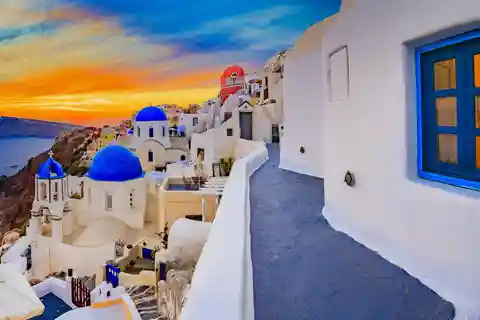 Santorini: Daily Bus Tour with Oia Sunset & optional Sailing