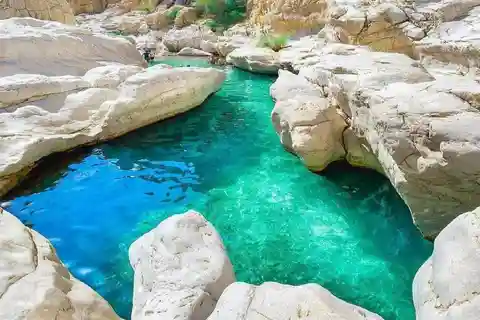 Muscat: Tour di un giorno intero di Wahiba Sands e Wadi Bani Khalid+pranzo