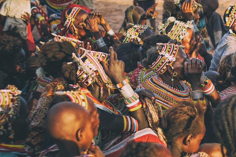 TOUR GIORNALIERO DI ESPERIENZA CULTURALE NEI VILLAGGI MASAI.TOUR DI UN GIORNO DELL&#039;ESPERIENZA CULTURALE DEL VILLAGGIO MASAI.