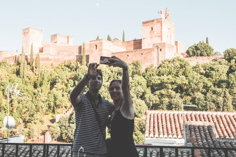Granada: Albayzin and Sacromonte Hybrid Walking Tour
