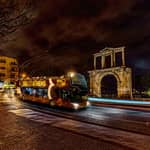 Atene: tour serale guidato dal vivo in autobus scoperto