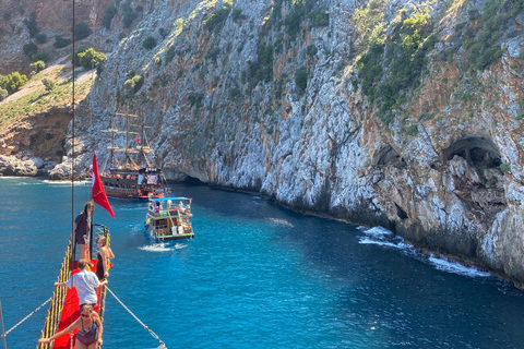 Alanya Pirate Boat – No Music, Free Soft Drinks VIP Alanya Relax Boat Tour: Lunch and Soft Drinks Included